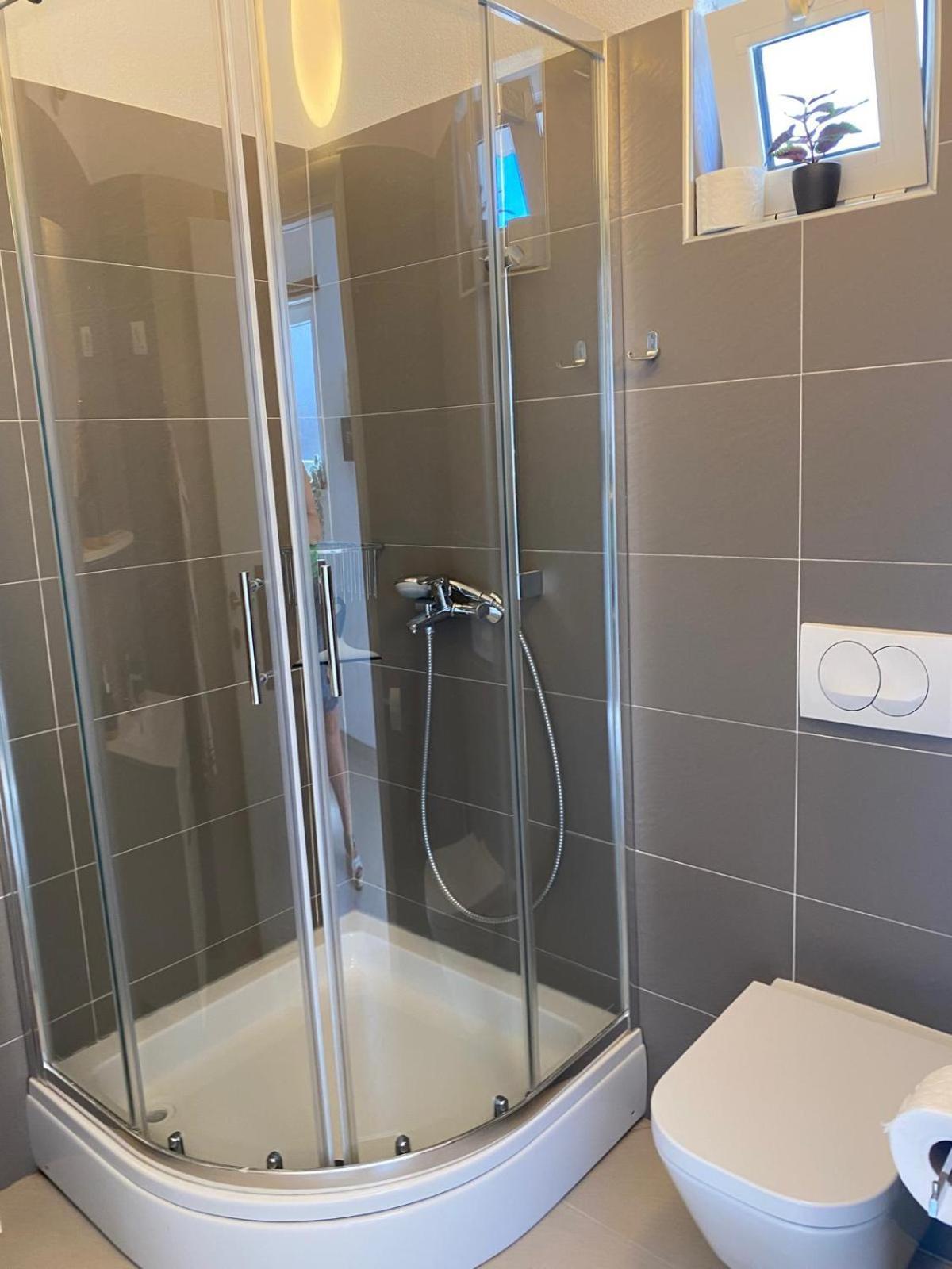 Villa Pina Tisno Apartment Zonsa 2 Pers Bagian luar foto