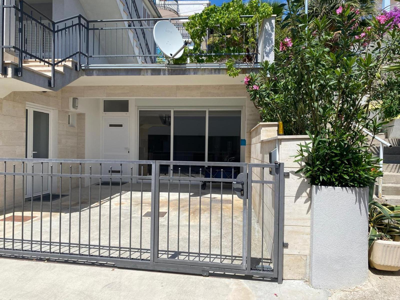 Villa Pina Tisno Apartment Zonsa 2 Pers Bagian luar foto
